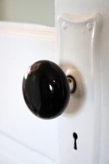 porcelain
                  knob detail